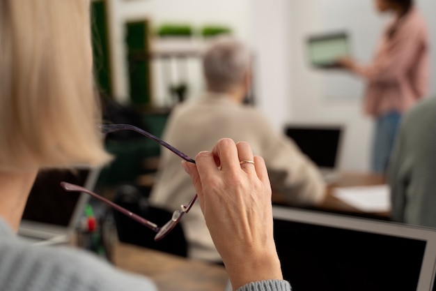 我用惠普笔记本玩问道F1F2F3F4哪个键都不能用怎么办？